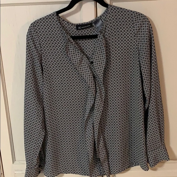 Black & white blouse in size 2